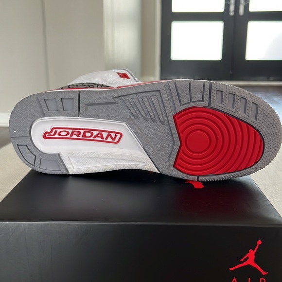 Fire Red Jordan 3’s size 4 (GS) - Picture 4 of 7